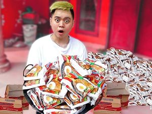 Masak Mie Instan 200 Bungkus, YouTuber Ini Pakai Kolam Renang untuk Wadah Masak Mie Instan 200 Bungkus, YouTuber Ini Pakai Kolam Renang untuk Wadah