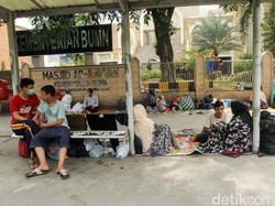 Terlunta Para Pencari Suaka di Kebon Sirih