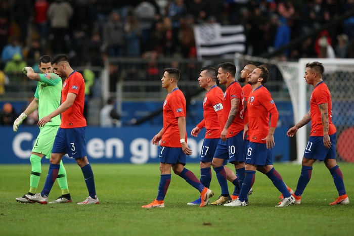  Players of Chile react during the Copa America Brazil 2019 Semi Final match between Chile and Peru at Arena do Gremio on July 03, 2019 in Porto Alegre, Brazil. (Photo by Alexandre Schneider/Getty Images)