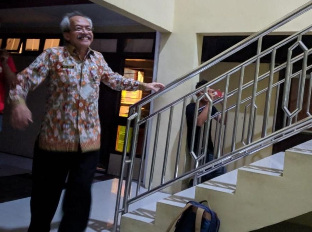 Diperiksa KPK, Sekda Mojokerto Dicecar soal Tunjangan Bupati Mustofa Diperiksa KPK, Sekda Mojokerto Dicecar soal Tunjangan Bupati Mustofa