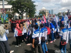 Buruh di RI Dihantui PHK Massal hingga Serbuan Tenaga Asing