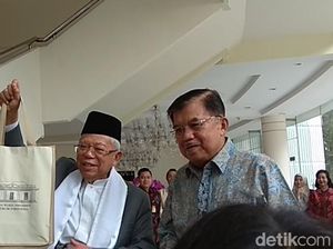 Bertemu Maruf Amin, JK Beri Tas Berisi Catatan Tugas Wapres Bertemu Maruf Amin, JK Beri Tas Berisi Catatan Tugas Wapres