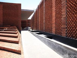 Mengenal Masjid dengan Bentuk Tak Biasa di Tol Trans Jawa