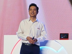 CEO Google-nya China Disiram Air Saat Manggung