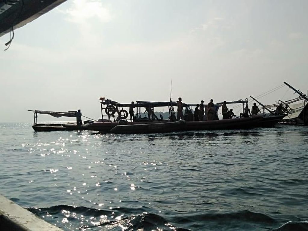 Cuaca Berkabut, Kapal Nelayan Terbalik di Kepulauan Seribu Cuaca Berkabut, Kapal Nelayan Terbalik di Kepulauan Seribu