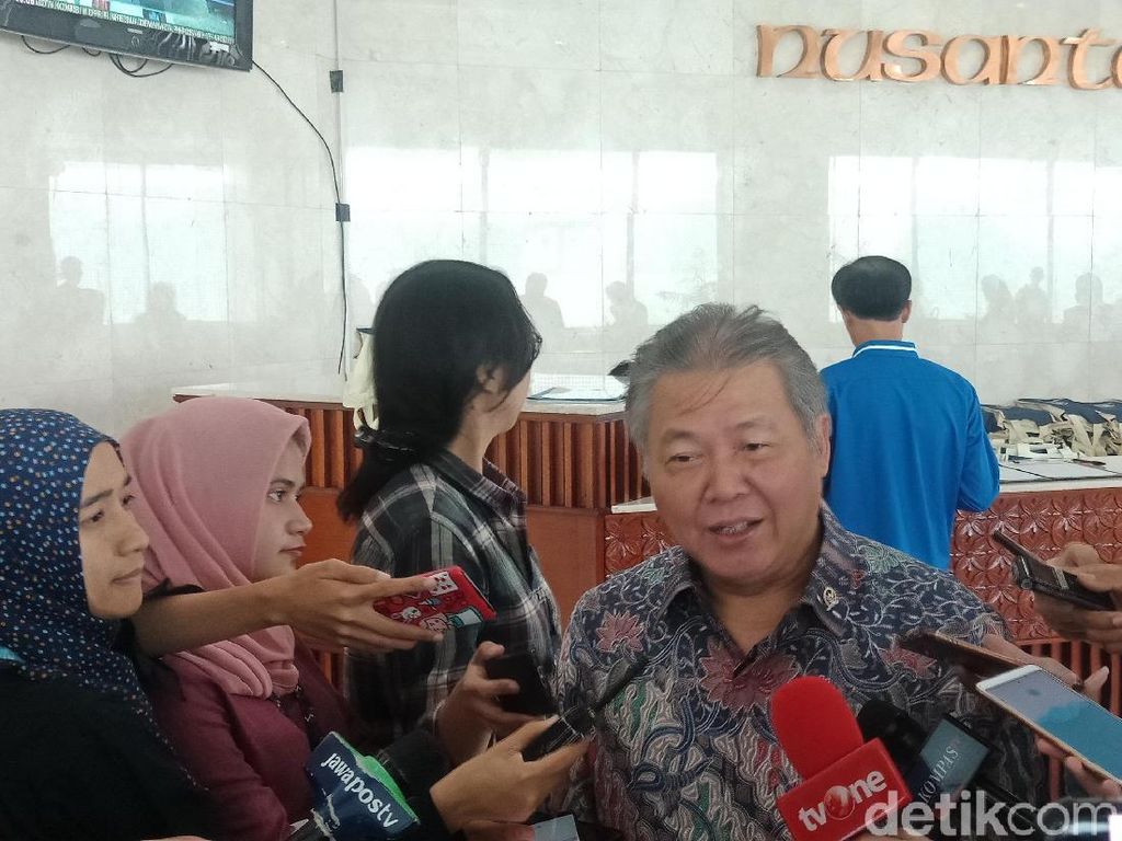 Senior PDIP Curiga Pihak Lain Pasang Baliho Puan di Lokasi Erupsi Semeru