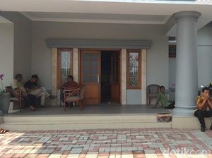 Polisi Buru Pelempar Bom Molotov di Magelang, Rekaman CCTV Diperiksa Polisi Buru Pelempar Bom Molotov di Magelang, Rekaman CCTV Diperiksa