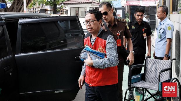 Joko Driyono awalnya dituntut hukuman 2 tahun 6 bulan.