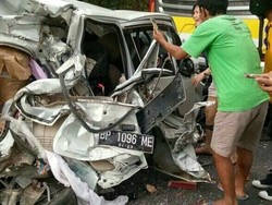 Gara-gara Rem Truk, Rombongan Guru Gresik Batal ke Bali