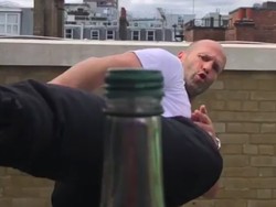 Ini Kuncinya Supaya Bisa Tendang Tutup Botol Seperti Jason Statham