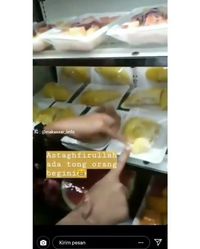  Tanpa rasa bersalah segerombalan cukup umur ini memberantakkan kuliner di supermarket dan vid Viral! Segerombol Mahasiswi Berantakkin Makanan di Minimarket