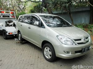 Langkah Pemerintah Haramkan Mobil Parkir di Jalan Depan Rumah Langkah Pemerintah Haramkan Mobil Parkir di Jalan Depan Rumah
