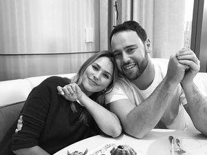 Ribut dengan Taylor Swift, Ini Pose Scooter Braun yang Hobi Makan Pasta