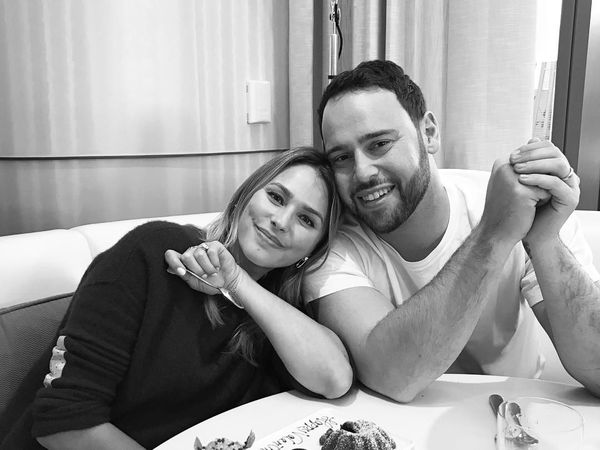 Ribut dengan Taylor Swift, Ini Pose Scooter Braun yang Hobi Makan Pasta