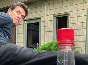 Viral Tendang Tutup Botol: Jason Statham Sampai John Mayer Viral Tendang Tutup Botol: Jason Statham Sampai John Mayer
