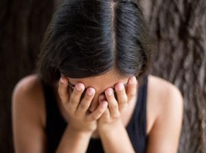 Galau Putus Cinta, Wanita Ini Rekam Dirinya Saat Minum Sampo Galau Putus Cinta, Wanita Ini Rekam Dirinya Saat Minum Sampo