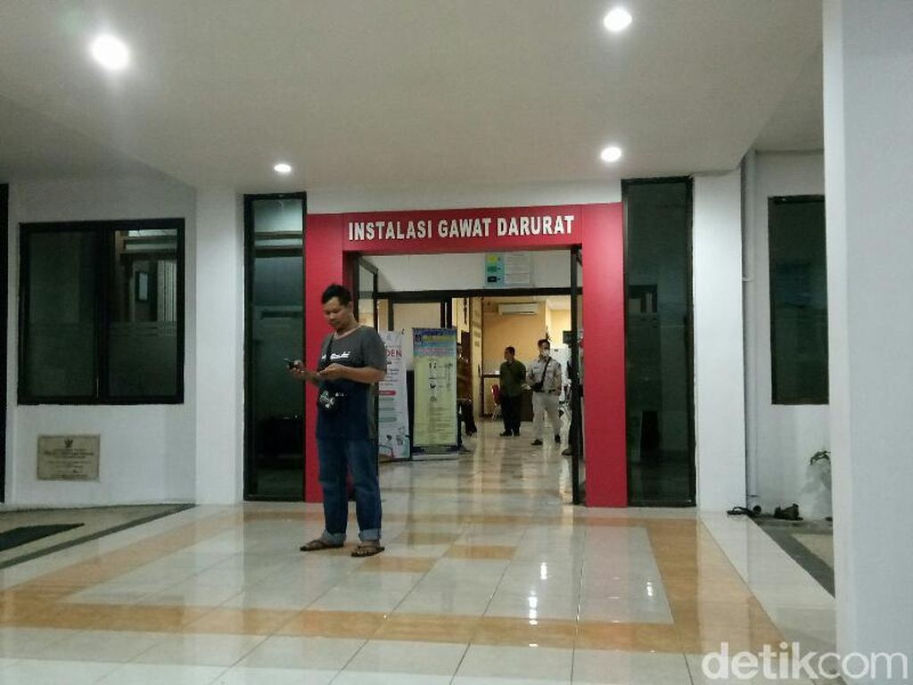 Polisi Buru Oknum Anggota LSM yang Keroyok Dokter Jaga RSUD Blambangan Polisi Buru Oknum Anggota LSM yang Keroyok Dokter Jaga RSUD Blambangan