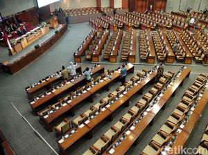 Bamus DPR Bahas Surat Pertimbangan Amnesti Baiq Nuril Usai Paripurna Bamus DPR Bahas Surat Pertimbangan Amnesti Baiq Nuril Usai Paripurna