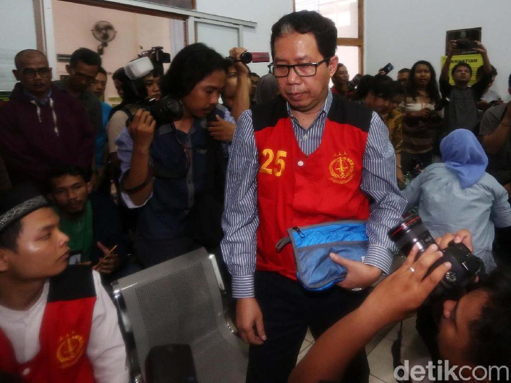 Jaksa Tuntut Joko Driyono 2,5 Tahun Penjara Jaksa Tuntut Joko Driyono 2,5 Tahun Penjara