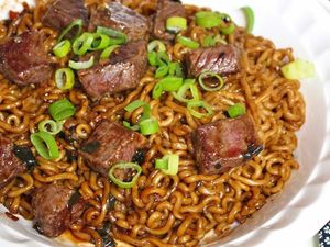 Jjapaguri Sirloin, Mie Instan Mewah Topping Sirloin dalam Film Parasite Jjapaguri Sirloin, Mie Instan Mewah Topping Sirloin dalam Film Parasite