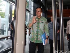 Menpora Nonaktifkan Asprinya Usai Sekjen KONI Di-OTT KPK Menpora Nonaktifkan Asprinya Usai Sekjen KONI Di-OTT KPK
