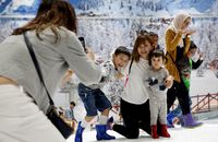 Trans Snow World Bekasi, Wisata Salju yang Ramah Bayi & Balita