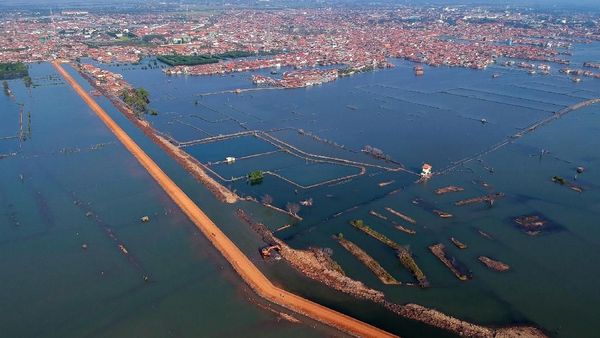 Penampakan dari Udara Proyek Tanggul Rob di Pekalongan
