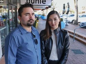 Masa Depan Keluarga Ini Hancur Lewat Sebuah Pesan di Whatsapp