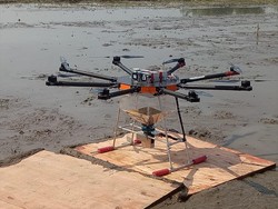 Ada Drone hingga Traktor Hantu di Sawah RI