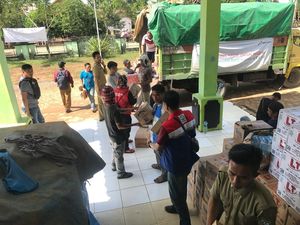 Pertamina Serahkan Bantuan BUMN Rp 2 M untuk Korban Banjir Konawe Pertamina Serahkan Bantuan BUMN Rp 2 M untuk Korban Banjir Konawe