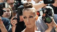 Pamer Tubuh Kurus, Celine Dion Curi Perhatian di Paris Fashion Week