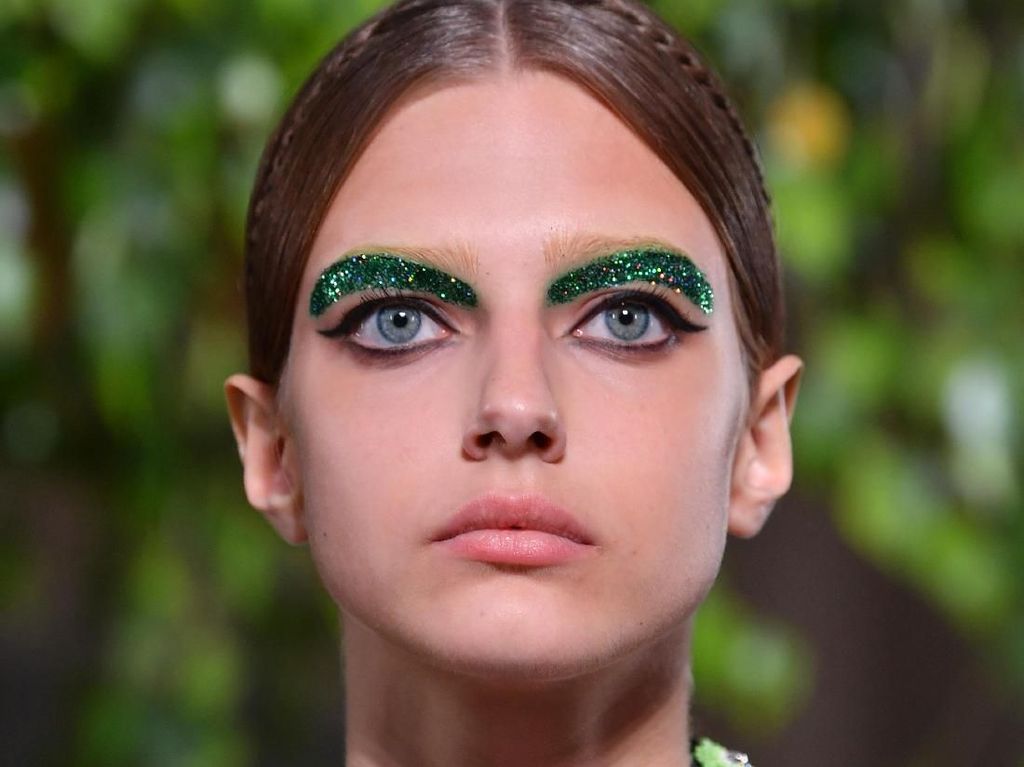 Instagram Tumbang Bikin Fashionista Kelabakan di Paris Fashion Week Instagram Tumbang Bikin Fashionista Kelabakan di Paris Fashion Week