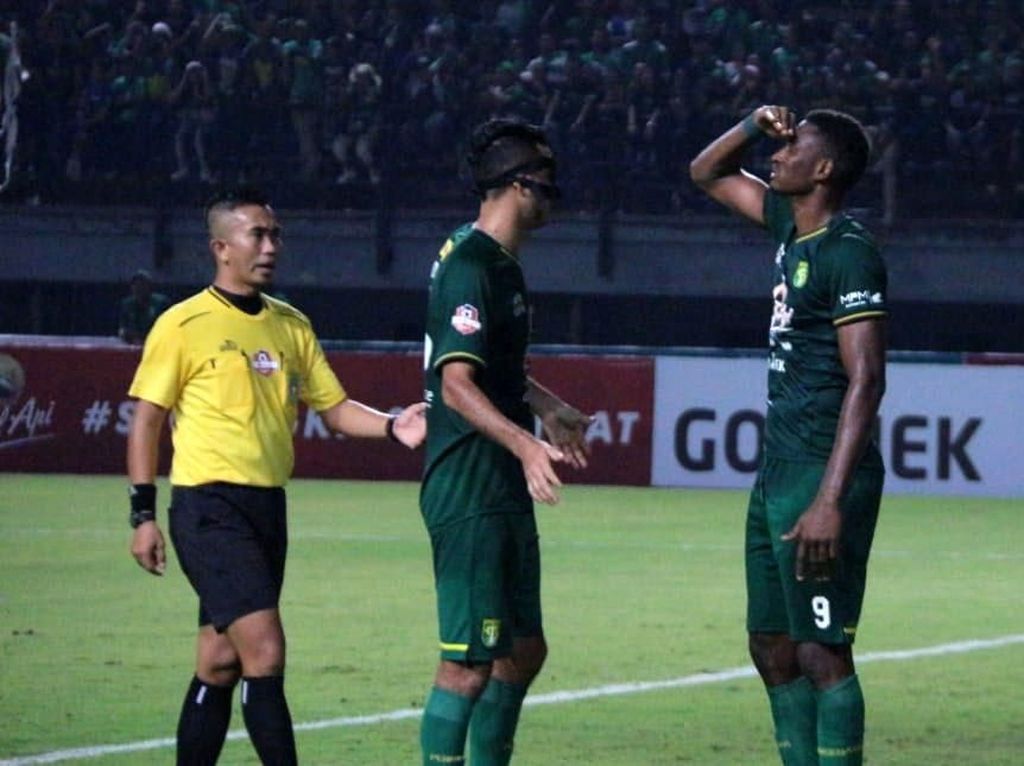 Keefektifan Persebaya Membunuh Persib Keefektifan Persebaya Membunuh Persib
