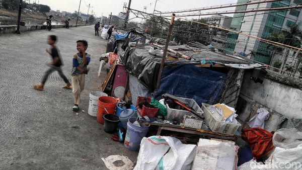 Potret Kemiskinan di Tengah Gemerlapnya Kota Jakarta
