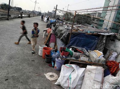 Potret Kemiskinan di Tengah Gemerlapnya Kota Jakarta