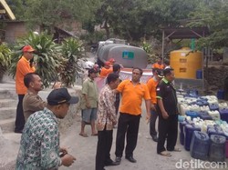 Krisis Air Landa 3 Desa di Lereng Penanggungan, 171 Tangki Air Disalurkan