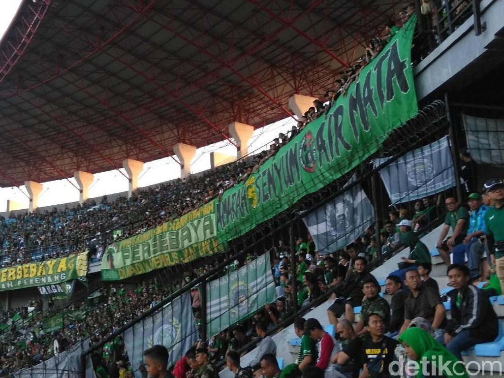 Bonek-Viking Padati Stadion Gelora Bung Tomo, Kompak Nonton Persebaya Vs Persib Bonek-Viking Padati Stadion Gelora Bung Tomo, Kompak Nonton Persebaya Vs Persib