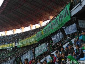 Bonek-Viking Padati Stadion Gelora Bung Tomo, Kompak Nonton Persebaya Vs Persib Bonek-Viking Padati Stadion Gelora Bung Tomo, Kompak Nonton Persebaya Vs Persib