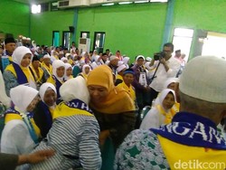 Khofifah Sambut Rombongan Pertama Calhaj Jatim, Ini Pesannya