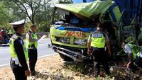 Ngeri! Begini Penampakan Bus dan Truk Kecelakaan Maut di Baluran