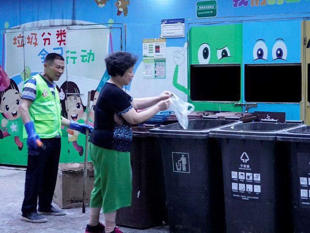 Shanghai Bikin Aturan Baru Soal Sampah, Pelanggar Bisa Didenda Rp 102 Juta Shanghai Bikin Aturan Baru Soal Sampah, Pelanggar Bisa Didenda Rp 102 Juta
