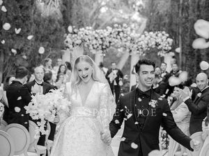 Sophie Turner-Joe Jonas Akhirnya Bagikan Foto Momen Pernikahan Mereka Sophie Turner-Joe Jonas Akhirnya Bagikan Foto Momen Pernikahan Mereka