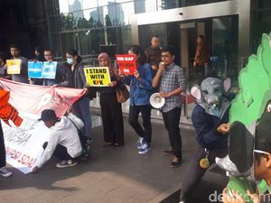 Aksi Teatrikal Depan KPK, Minta Pansel Soroti Capim soal Korupsi SDA Aksi Teatrikal Depan KPK, Minta Pansel Soroti Capim soal Korupsi SDA