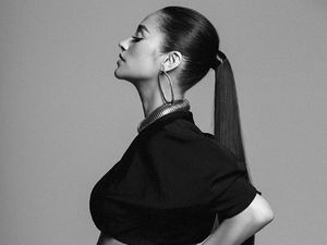 Shay Mitchell Hamil Besar, Netizen: Siapa Ayahnya? Shay Mitchell Hamil Besar, Netizen: Siapa Ayahnya?