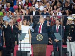 Trump Janji Kibarkan Bendera AS di Planet Mars
