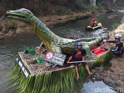 Kemeriahan Lomba Perahu Hias di Sungai Elo Magelang
