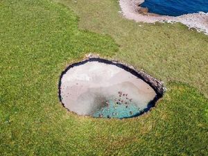 Foto: Pantai Cantik di Dalam Lubang
