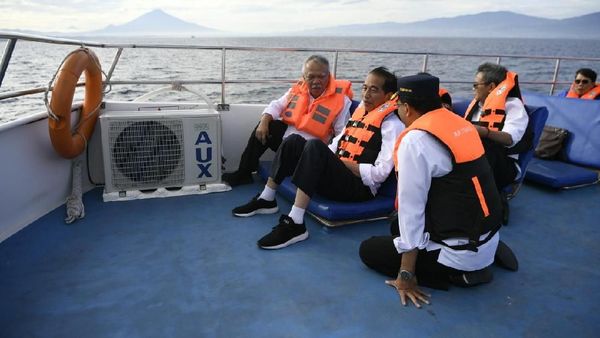 Begini Gaya Jokowi Saat Berkunjung ke Bunaken