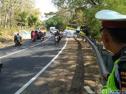 Olah TKP Lokasi Kecelakaan di Baluran Situbondo, Lalin Dibuka Tutup