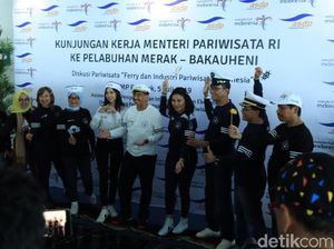 Menpar Jajal Terminal Eksekutif Merak Sosro di Banten